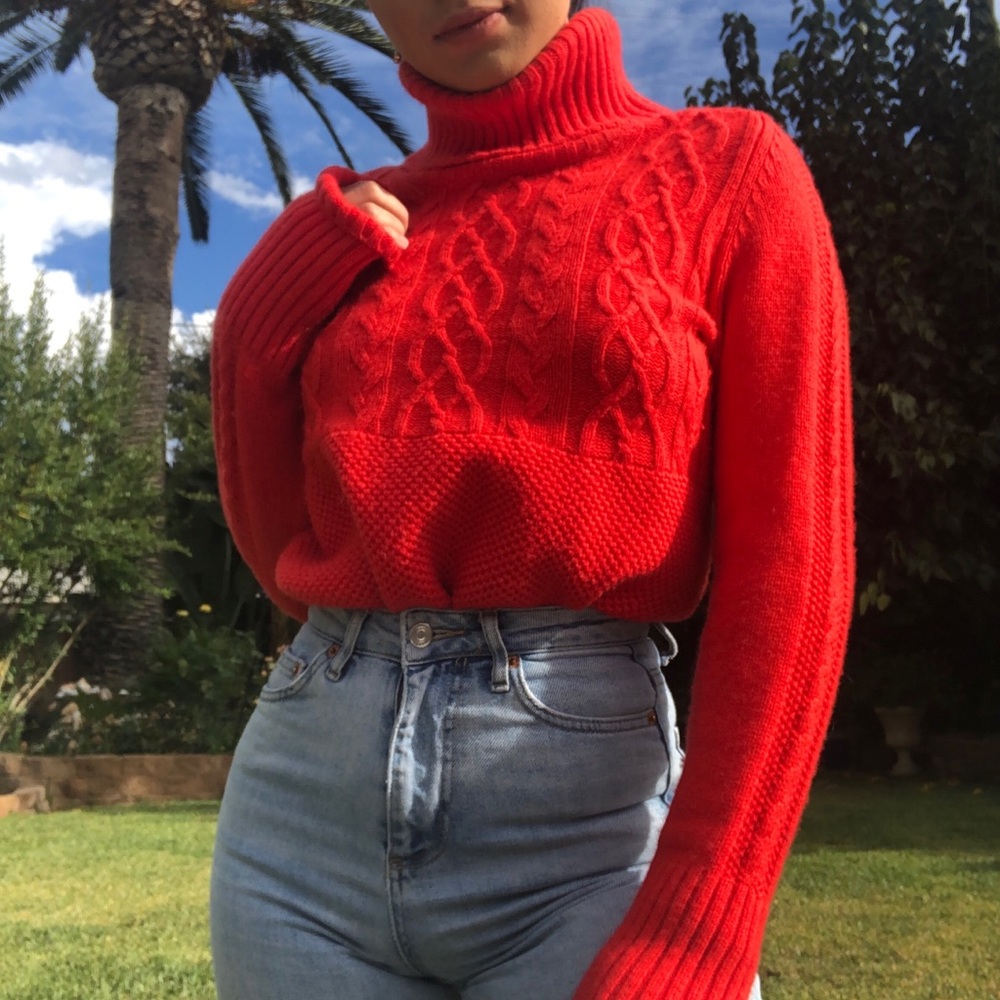 GAP RED TURTLENECK